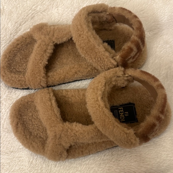 Fendi Fur Sandals NWT - Picture 3 of 4